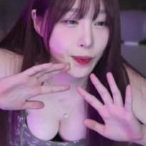 한갱 초근접 얼빡캠 방심하는 가슴골