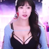 검은 란제리룩 모찌만두 가슴골 노출