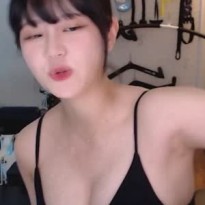 스트리머 쵸단 가슴골 겨드랑이