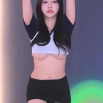 언더붑 밑가슴 노출하고 춤추는 아프리카 BJ 렐리로즈