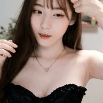 겨드랑이 가슴골 시원하게 보여주는 BJ 짜미 오프솔더