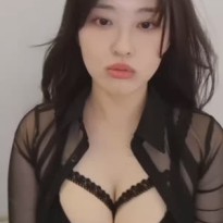 소람잉 사람 미치게 만드는 팔에 눌려 뭉클한 가슴