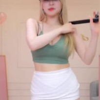 섹시한 여자 경찰 가슴 드리블