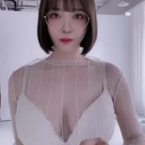 겨우디 안경을 썼는데 안보여서 계속 보게되는 영상