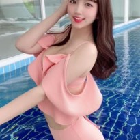 파인 의상만 가득한 윤블리 눌린 큰 가슴