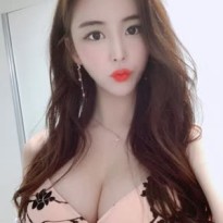 가슴이 아주 훌륭하신 유채련