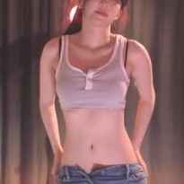 앞&amp;뒤&amp;위 다 보여주는 골반에 걸친 청바지 마젠타