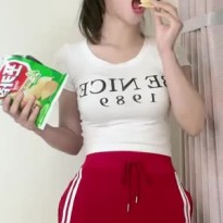 갓세희 가슴 출렁이는 밀착 흰티