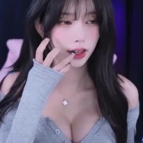 최솜이님 단추 힘들어보인다