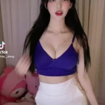 츄정님 인스타 보라색 브라렛 가슴골