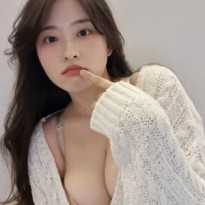 소람잉 인스타 브라 밖으로 넘치는 가슴