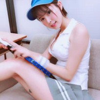 숏컷도 잘 어울리는 아오이 츠카사 벌어진 틈새 가슴골