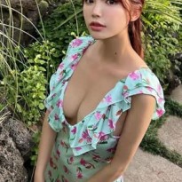 모델 차유진 가슴골이 보이는 민소매 원피스