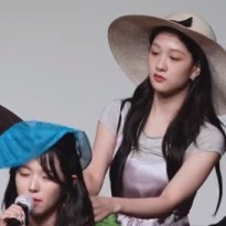 멤버들 잠자리채로 채집하는 프로미스나인 이서연