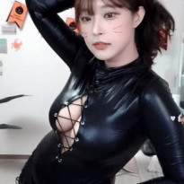 개인적 원픽 김갑주 레전드 가죽의상 스트랩 가슴골