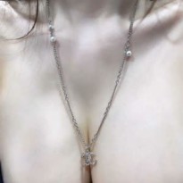 신재은 샤넬목걸이 착샷 눈이 가는 가슴골