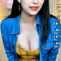 BJ 미래 공손히 인사하기 가슴골 노출