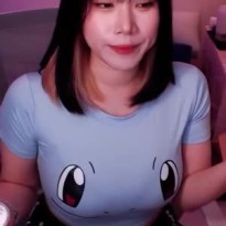 요캉 터지려고 하는 꼬북이 티셔츠