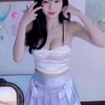 수련수련 살짝 위에서 보는 누브라 노출 끈 나시