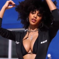 예쁜 흑인 모델 누나 Briana Smith 탄탄한 가슴골