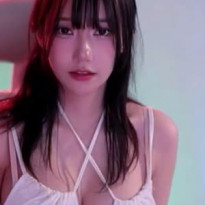 마젠타 하얀 조개 홀터넥 원피스 가슴 무브먼트
