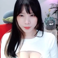 캠 렌즈 닦는 요캉 참한 가슴골 ㅗㅜㅑ