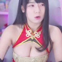 마루에몽 중국풍 의상 묵직한 가슴골