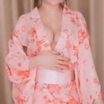 퀸다미의 접착력 테스트 가슴골 무브먼트