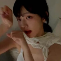 흰브라 입은 고양이가 된 쵸단 핥짝핥짝