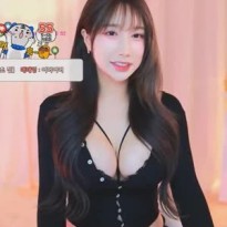 BJ 그릴래영 눈길이 가는 가슴골 사이로 검은 하네스