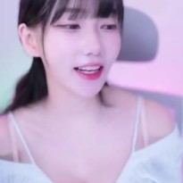 트위치 마젠타 본인 피셜 청순 여친룩