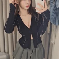 갓세희 인스타 피팅룸 셀카 가슴골