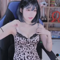 마젠타 브라 끈 튕기기 도전
