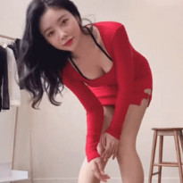 룩북 유튜버 멀린 숙인 가슴골