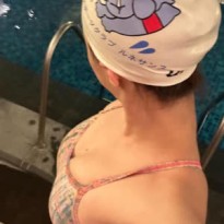 수영실력 뽐내는 명아츄 수영복 몸매