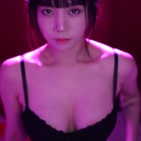 배라소니 @baerassoni 위에서 내려다본 가슴골 블랙 란제리 룩