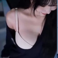 한갱 천장캠 춤 추다가 흘러내리는 상의 흰 브라 노출