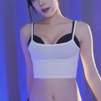 고라니율 많이 작은 흰 나시 속 블랙 브라 가슴골