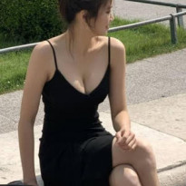 이희은 사장님 블랙 끈 드레스, 블랙 코르셋 가슴골